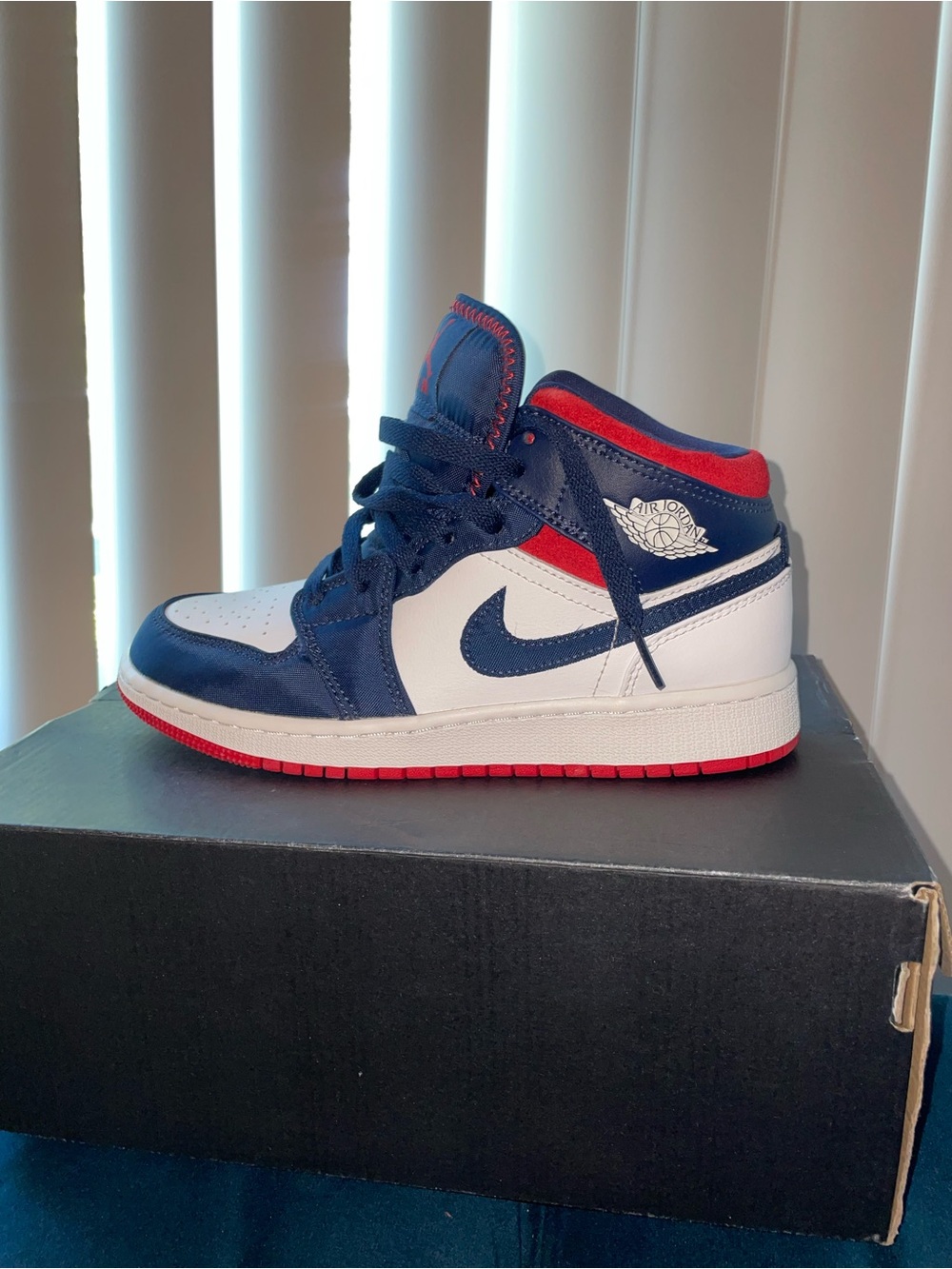 Nike Air Jordan 1 Mid Navy University Red